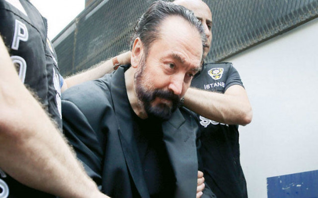 Adnan Oktar'dan bir skandal daha