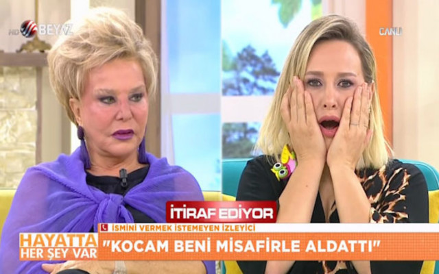 Kocasını banyoda akrabasıyla çırılçıplak bastı