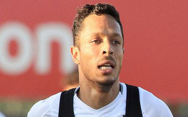 Adriano yuvada kalıyor