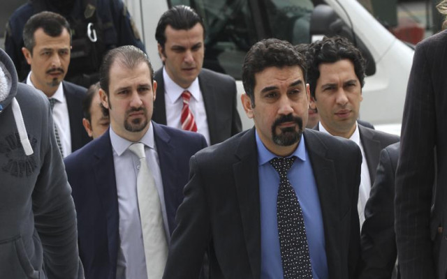 Yunanistan'daki darbeciler için flaş haber