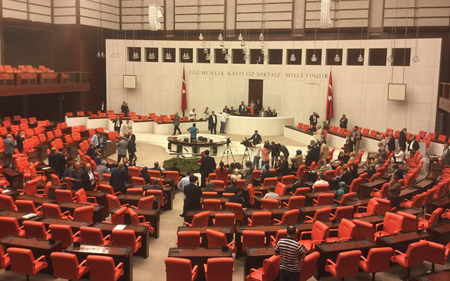 AKP Van Milletvekili Osman Nuri Gülaçar’ın odasında intihar girişimi yaşandığı iddia edildi