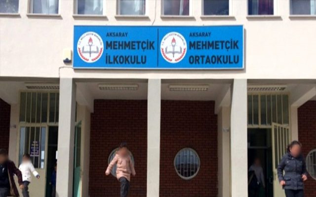 Skandal yaşatan okul müdürü açığa alındı