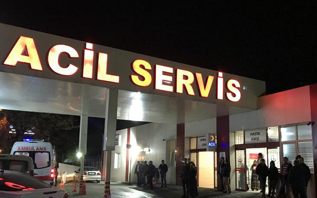 Uşak'ta bir adam elinde bebek beziyle sokak ortasında bayıldı