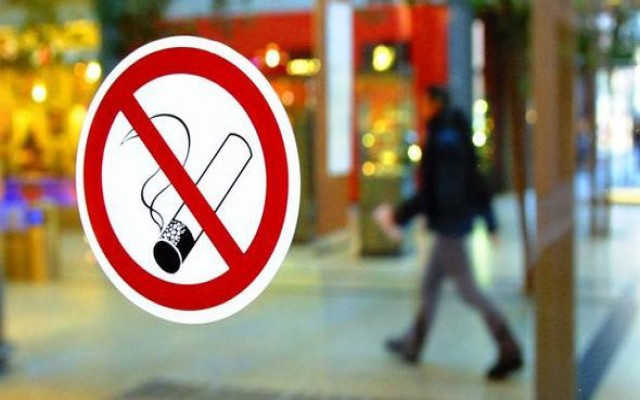 Sigara içenler kapalı alana giriyor
