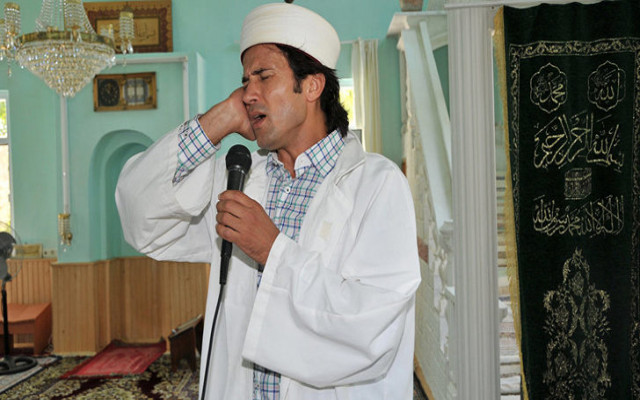 Rockçı imam adaylığını açıkladı