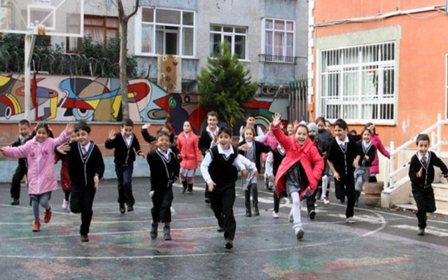 Pazartesi okullar tatil...