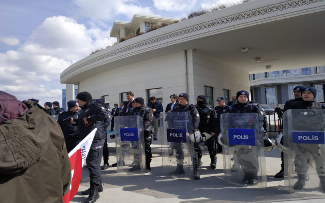 Lösemili çocuklara polis engeli