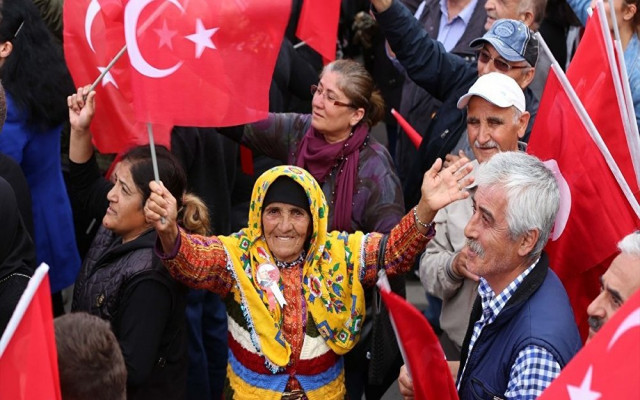 CHP'li 8 'popüler' belediyede anket...