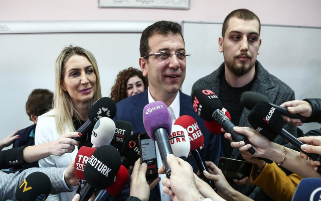 ..Ve İmamoğlu mazbatayı aldı