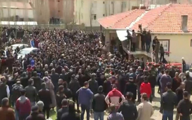 Yakın o evi diyen kadın da gözaltına alındı
