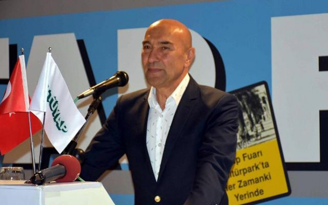 Soyer’e çiçek yerine 10 bin kitap geldi