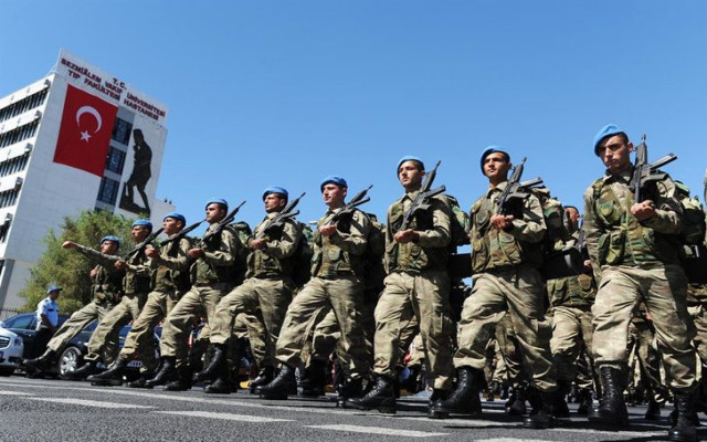 Yeni Askerlik sistemi ertelendi