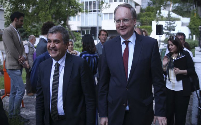 Gazeteciler ön yargıların aşılmasında önemli rol üstlenir