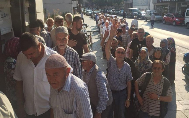 Faruk Bildirici: Emekli maaşına zam yalanıyla en çok Sabah ve Takvim okurlarını kandırıyor