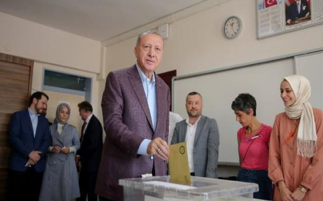 Erdoğan'a yüz çeviren kadın kim ?