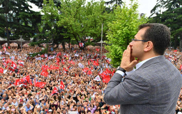 Trabzon'da miting gibi bayramlaşma