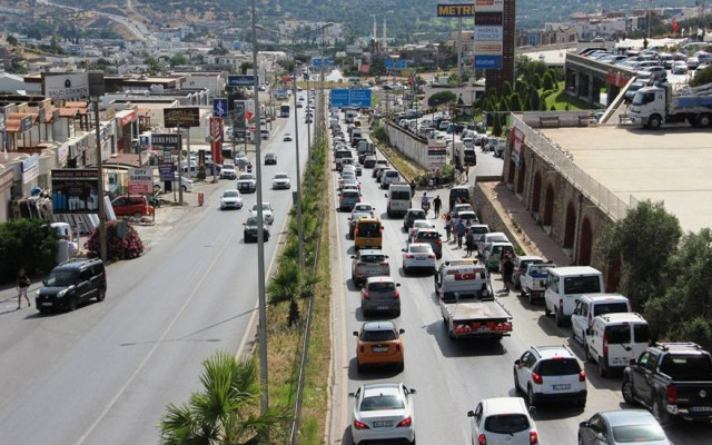 150 bin nüfuslu Bodrum'a 170 bin araç girdi
