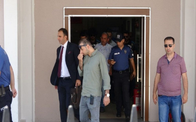Hamile kadının aracını tekmeleyen baklavacı kardeşler serbest