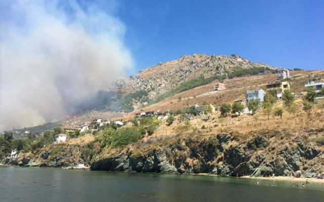 İki ada ile bir dağda yangın çıktı