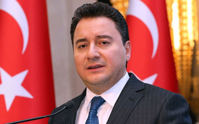 Babacan yeni parti için tarih verdi