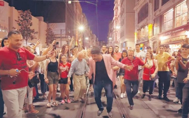 Kayserili düğün şarkıcısı Dünya listesinde