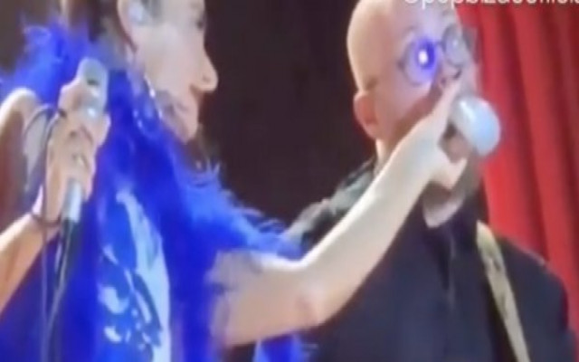 Sıla konserde rakı içti,hedef oldu