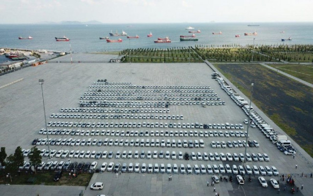 Yenikapı sergisinde gözler lüks araçları aradı