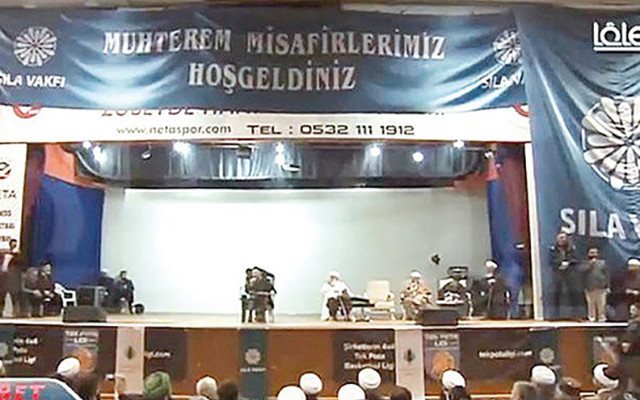 Devlet okulunda skandal! Atatürk'ün resmi bez afişle kapatıldı