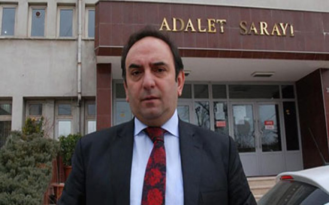 Ünlü Avukat yaşama veda etti