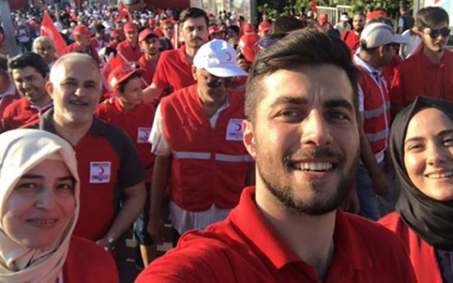 Kızılay Başkanı’nın skandalları bitmiyor: Oğlunu genel başkan yardımcısı yapmış!