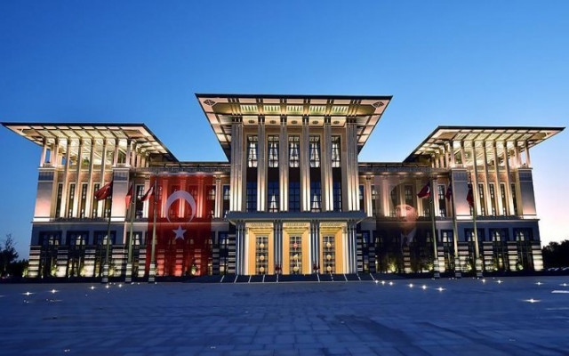 Corona Cumhurbaşkanlığı sarayına uzandı