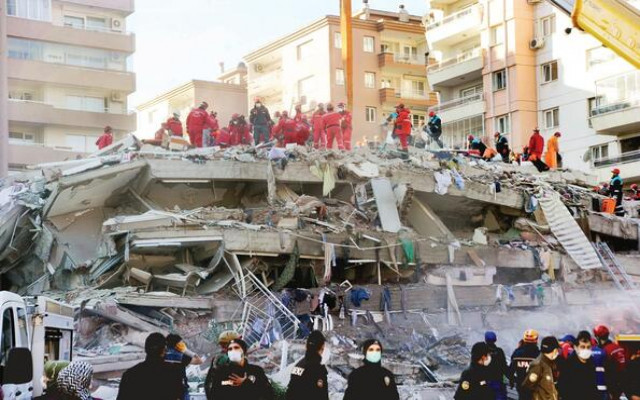 Yerle bir olan iki binanın çürük raporu ortaya çıktı