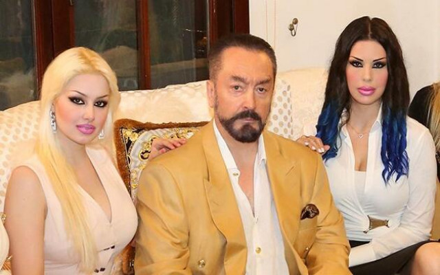 Adnan Oktar: Bine yakın kız arkadaşım var