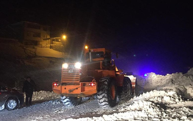 Trabzon-Gümüşhane karayoluna çığ düştü