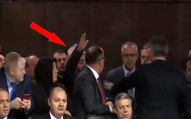 Erdoğan konuşurken Çoluğum çocuğum aç diyen vatandaş susturuldu