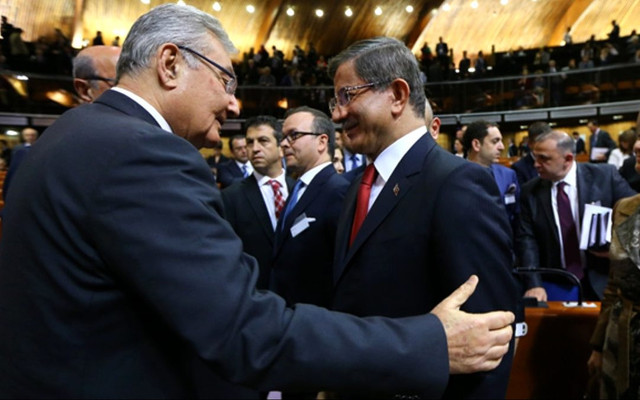 Kulisleri hareketlendiren buluşma: Ahmet Davutoğlu, Deniz Baykal ile bir araya geliyor