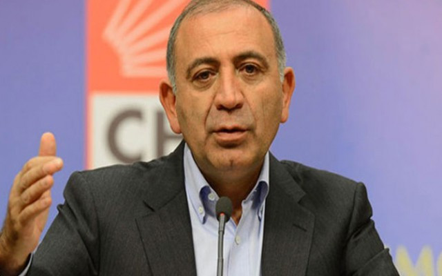 Tekin: FETÖ’ye parsel parsel arazi verenlerin yüzü kızarmıyor