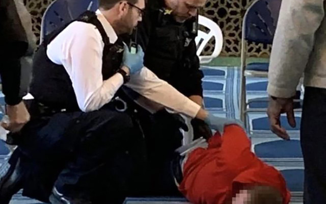 Bir ırkçı saldırı haberi de İngiltere’den: Müezzin bıçaklandı