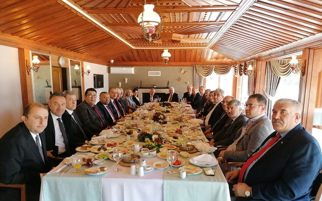 İşte lüksün fotoğrafı! AKP'liler Binali Yıldırım için saray sofrası hazırlattı