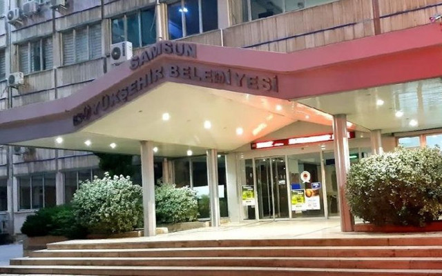 AKP’li belediye 27 yıllık Atatürk logosunu değiştirdi