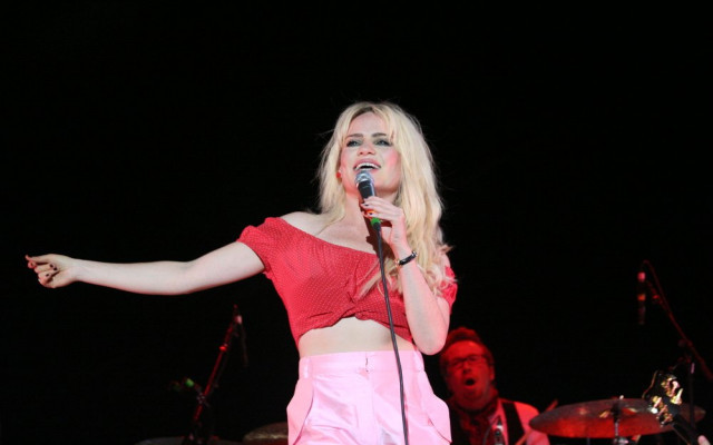 Ünlü şarkıcı tecavüze uğradığını açıkladı