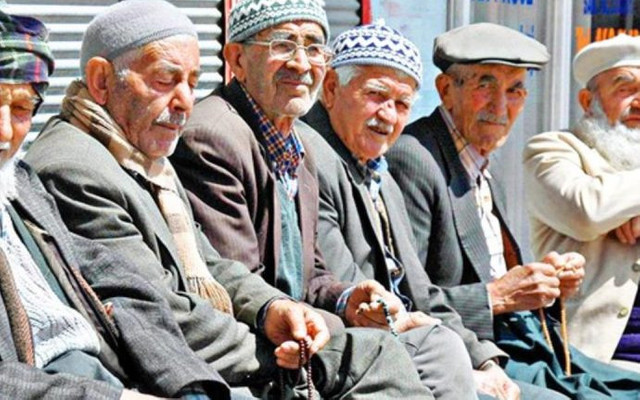 65 yaş üstüne sokağa çıkma yasağı geldi