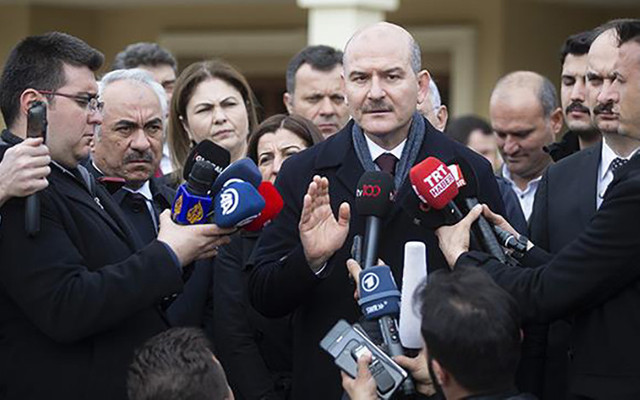 Bakan Soylu'dan TELE1 muhabirine: Yunan tarafına hizmet ediyorsun!