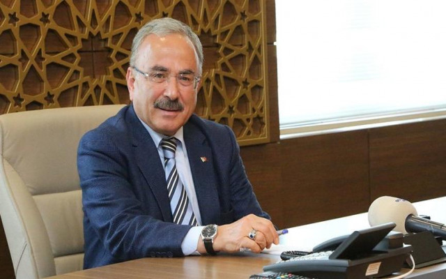 Başkanın 250 binlik maaşı giderek azalıyor