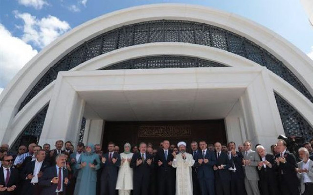 İTÜ'de tepki çeken afiş: Rektörlük üniversiteyi medreseye çevirmiş!
