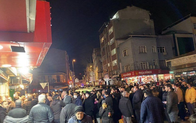 Bakanlık eliyle sosyal mesafe duvarı yıkıldı!