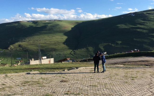 Atatürk silüetinin görüldüğü köy karantinada