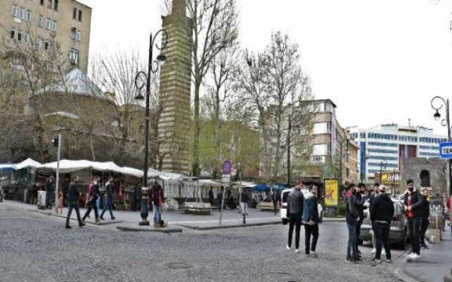 Güneşi gören sokağa çıktı