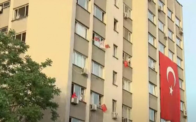 19 Mayıs saat 19:19’da milyonlar balkonlara çıktı!
