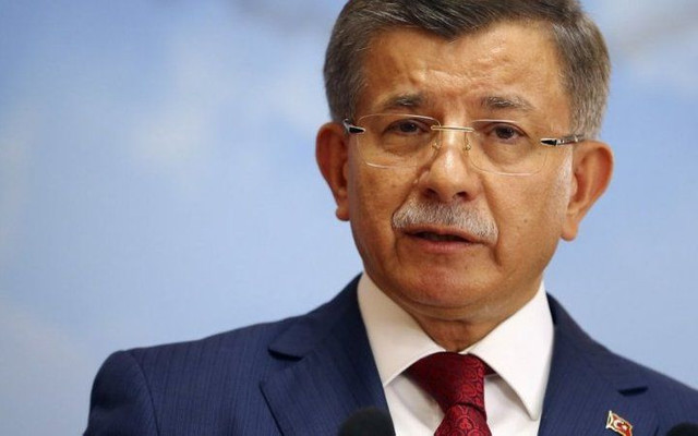 Canlı yayında sinirler gerildi;Davutoğlu Akit yazarına fena patladı